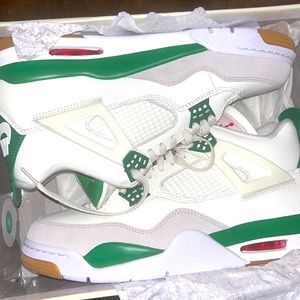 I’m selling Jordan sb pine green in a 11.5 fix’s good in great shoe to buy